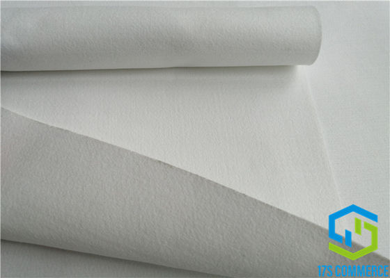A agulha da laminação de PTFE perfurou 550gsm sentido poliéster